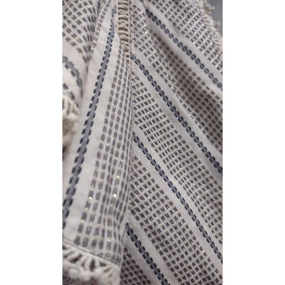 Flowy Sleeveless Blouse - Picture 4 of 5